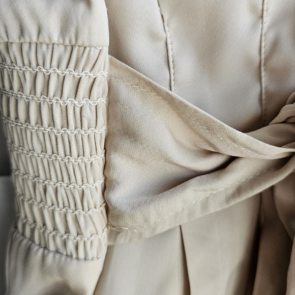 Max Studio Blouse V neck Elastic Band Belt Ivory Beige size  L - Picture 3 of 7